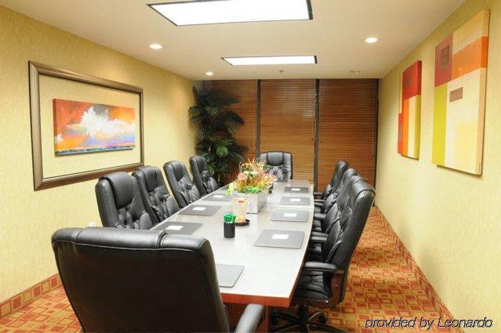 Holiday Inn Hotel Atlanta-Northlake, A Full Service Hotel Такер Бізнес фото